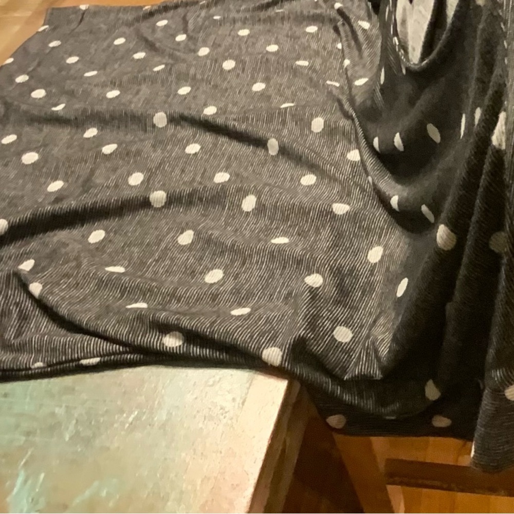 🌸🌸 Jones New York Gray and White Polka Dot Top - Picture 5 of 5